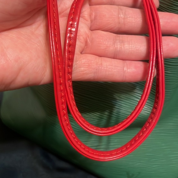 Louis Vuitton Petit Noe Epi Leather Green/Red Shoulder Bag - Picture 12 of 15